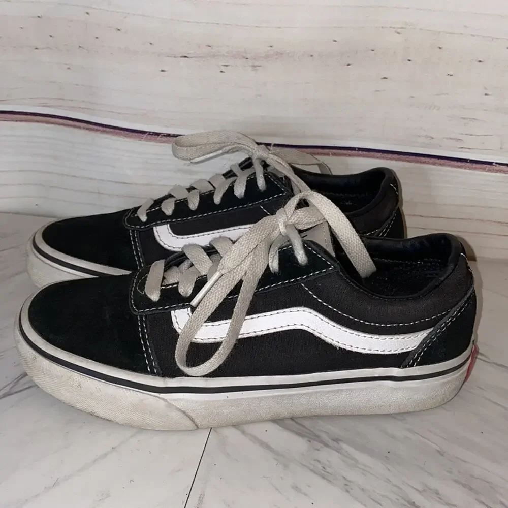 Vans Black & White Classic Old Skool Low Top Sneakers Youth Size 2